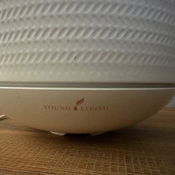 Young Living Essential Oils Macaron Diffuser - Picture 3 of 6